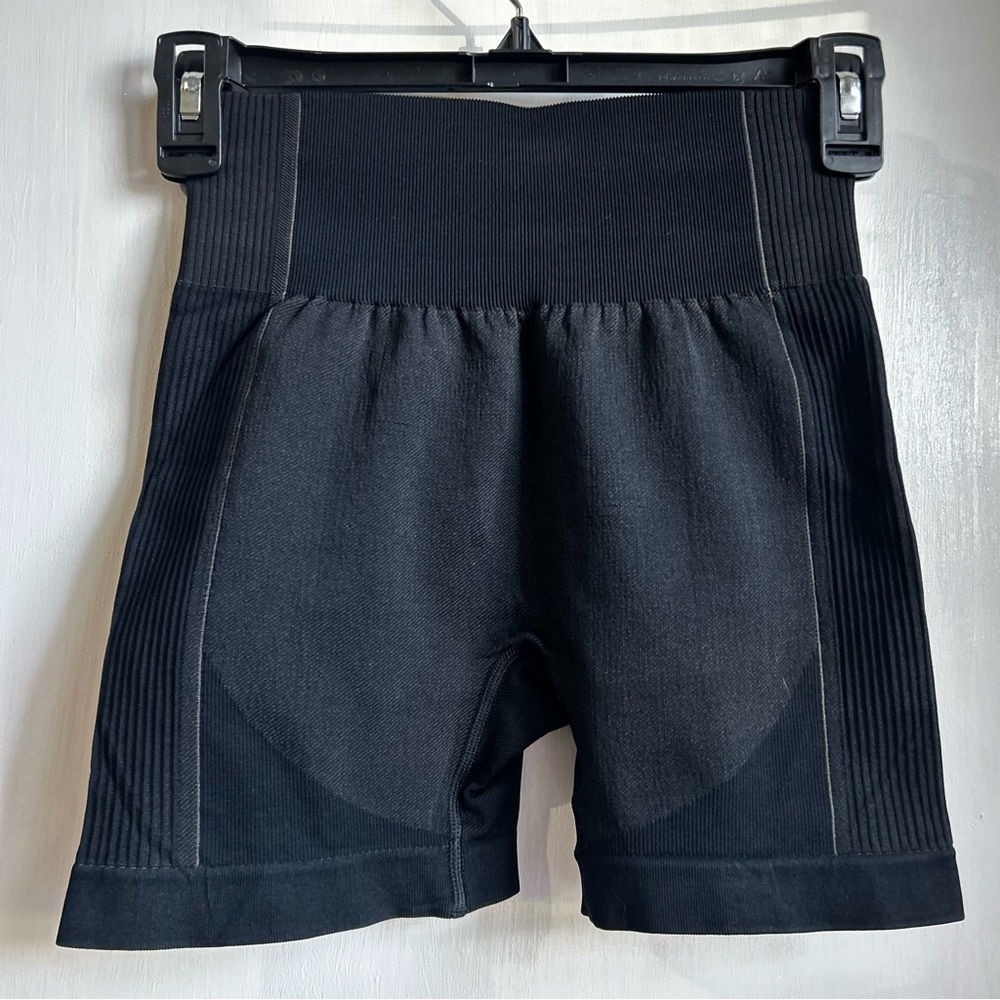 Gymshark Black High-Waist Seamless Bike Shorts - Picture 3 of 4